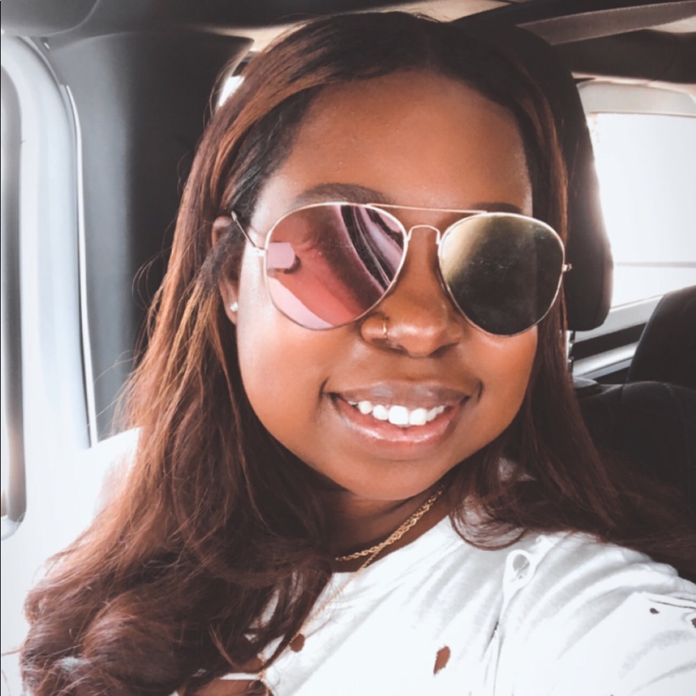 Meet your Posher, Sade